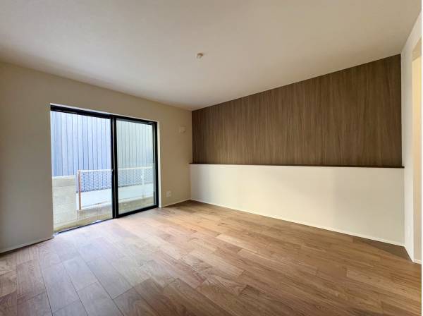 5帖以上の洋室が全3室ございます