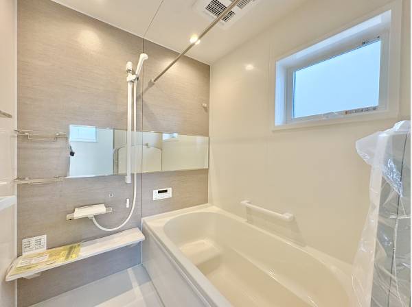 足を伸ばせる浴槽は、心身ともにしっかりと疲れを癒してくれます