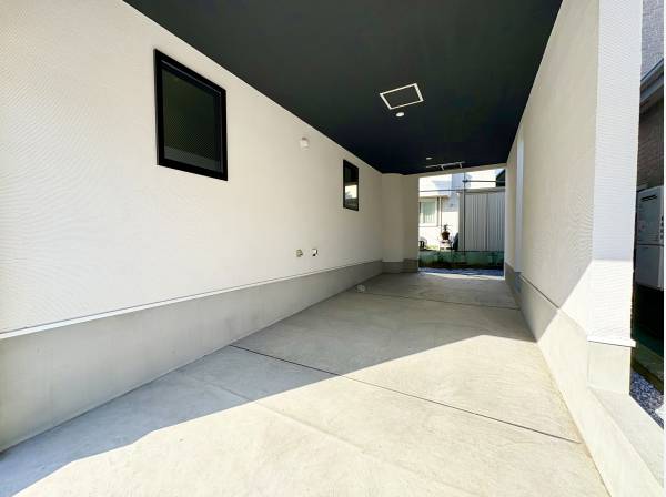 ハイルーフ車でも安心のインナーガレージ！