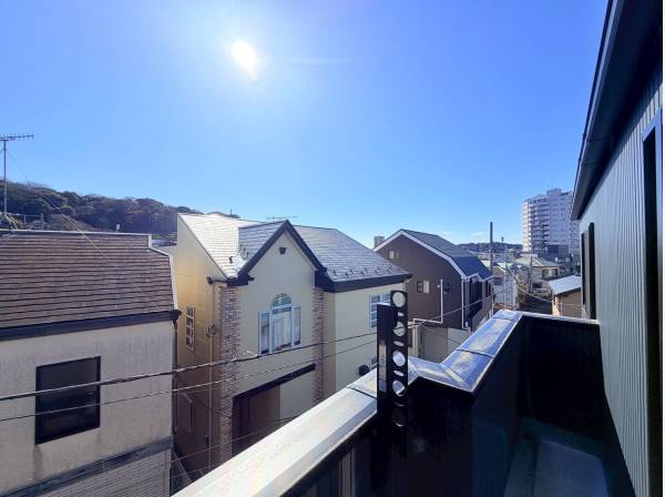 バルコニーは日当たりがとても良く心地良い空間！