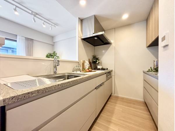 収納豊富なキッチンスペース