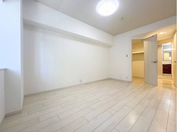 WICを完備した約8帖のベッドルーム