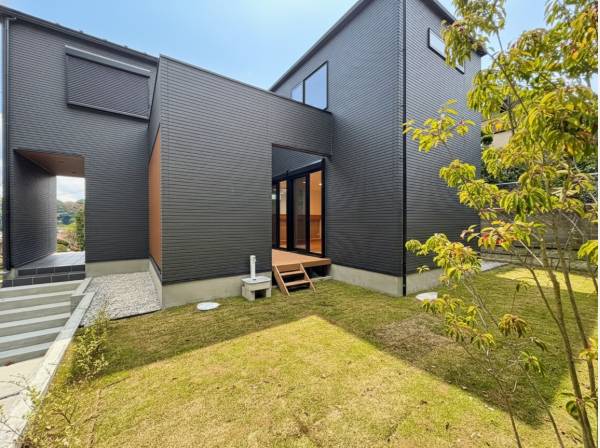 ガーデニングも楽しめそうなお庭