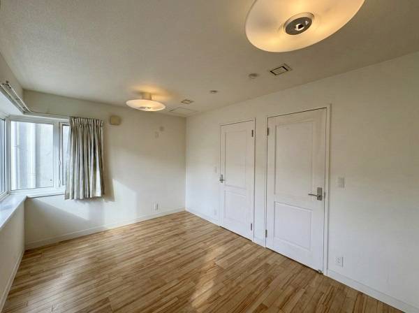 1階の洋室8.3帖　セパレートも可能(別途費用要)