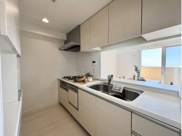 収納豊富なキッチンスペース