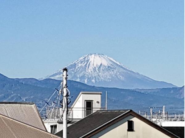 建物３階レベル（２階屋上レベル）からは富士山もはっきりと見えました！