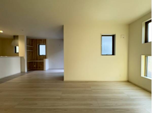 約19.2帖のゆとりのLDKには便利なカウンタースペース！