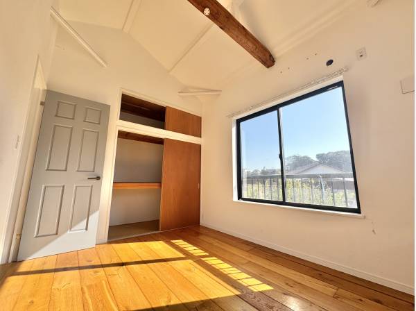 風が抜け、光が差す。海の近さを感じるプライベート空間。