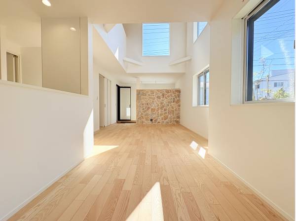 陽光が差し込み明るいお部屋です！