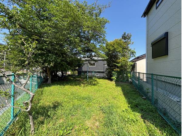 柄沢小公園まで徒歩1分（約60ｍ）