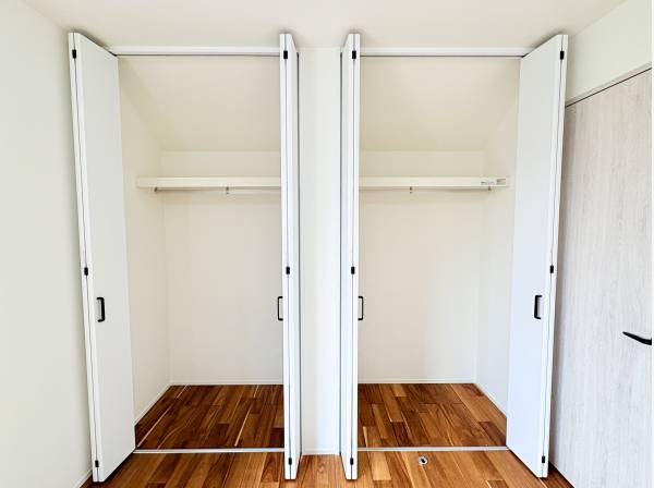 お部屋を綺麗に保てる大容量の収納。