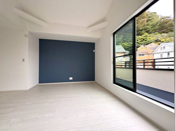 リビングからは美しい緑を眺める