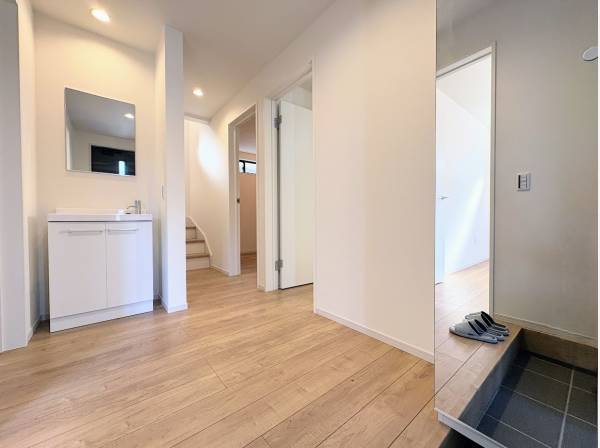 ゆとりある玄関スペースが迎えてくれます