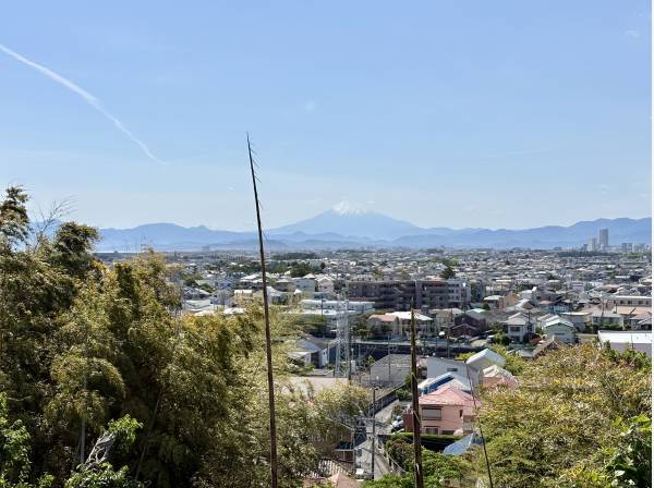富士山から相模湾へと広がるパノラマビュー
