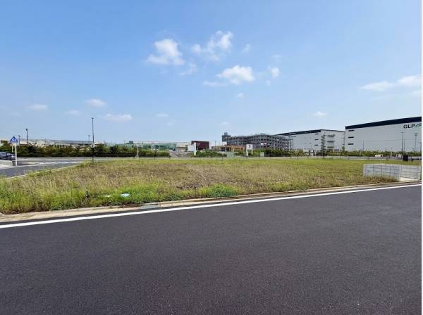 平坦な地勢でお車の出し入れもスムーズに行えます
