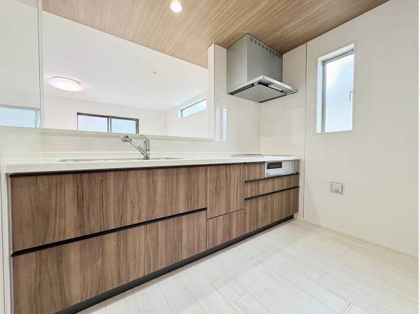 システムキッチン。パントリーもあります