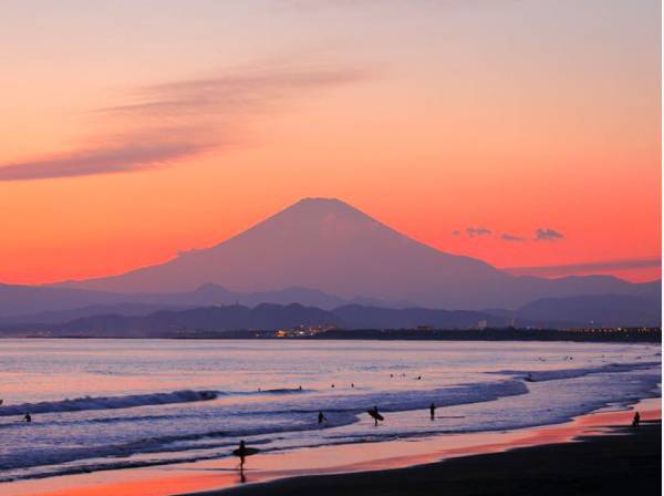 海までは徒歩3分(約240m)、海と富士山、サンセットをお楽しみいただけます。