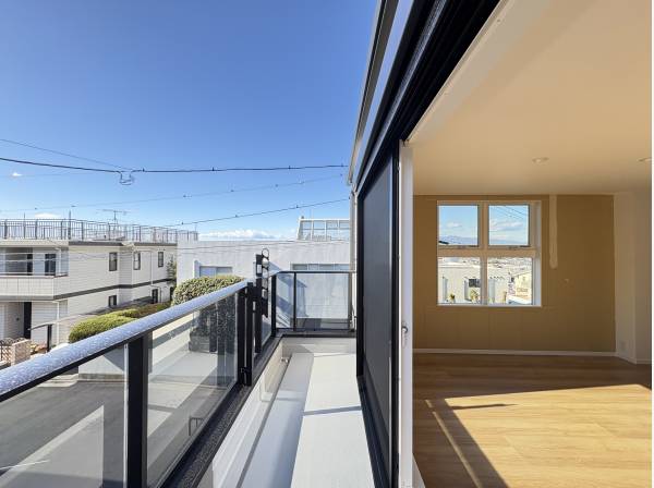 2階リビングも日当たりも良好です。