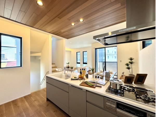 全体を見渡すオープンキッチン