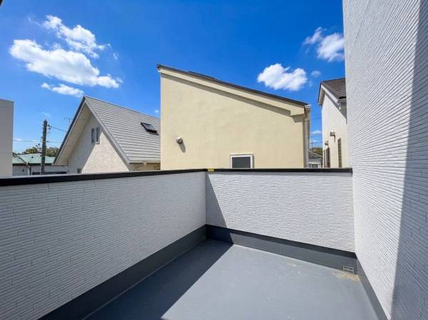 バルコニーも広いです！