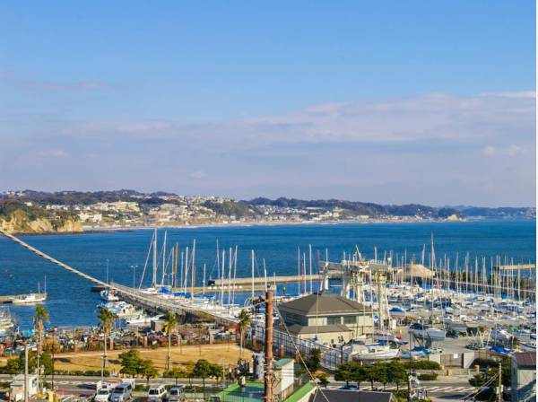 相模湾や江ノ島、豊かな自然にも囲まれた藤沢に住まう(イメージ)

