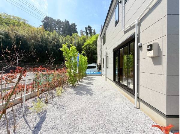 お庭も広々としておりガーデニングをしてもBBQをしても素敵