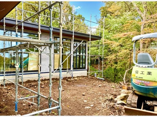 周囲は緑に覆われ、青い空と、澄んだ空気をご堪能頂けます