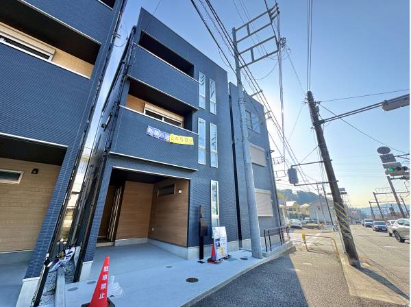 落ち着いた、重厚感ある外観