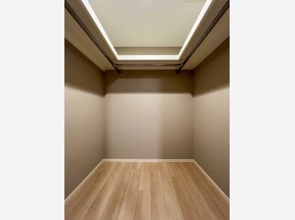 大容量のWICはアウトドア用品などもスッキリ収納出来そうですね