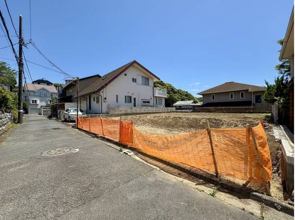 山並みを目線高さで堪能できる高台のロケーション