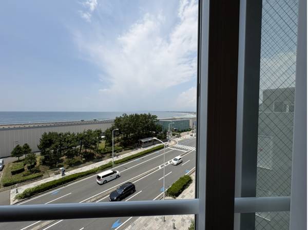 海が見える洋室です