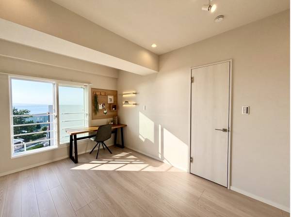 洋室部分からも相模湾を一望できます