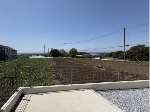 駐車場から海が見えます。ここでBBQしてもいいですね！