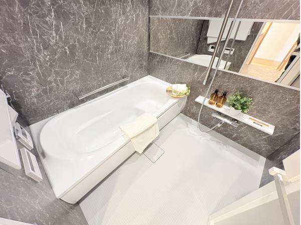 広々としたバスルーム