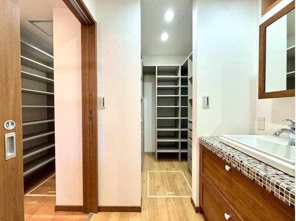 サニタリースペースにも大容量の収納を