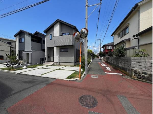 角地の為、車の出し入れが簡単です！