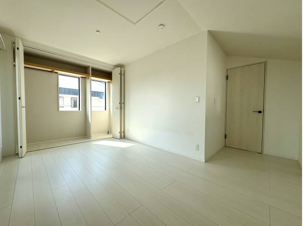 家具配置の幅が広がるメインベッドルーム