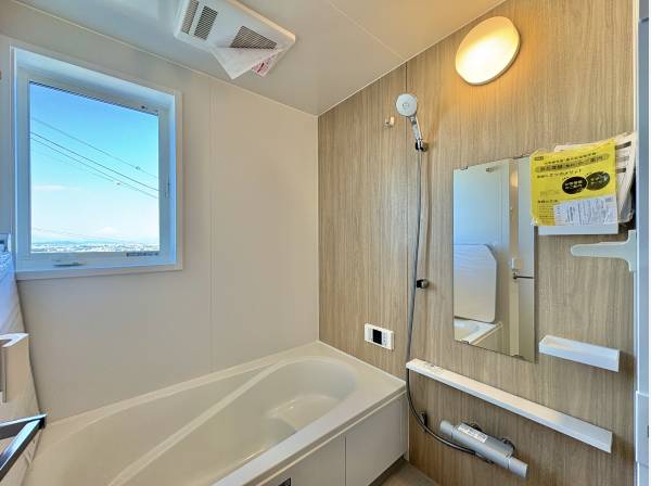 くつろぎの空間でゆったりバスタイムをお楽しみください