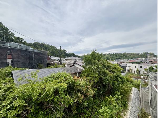 バルコニーからは自然を感じられます。