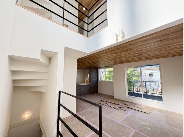 吹抜けで開放感ある空間です