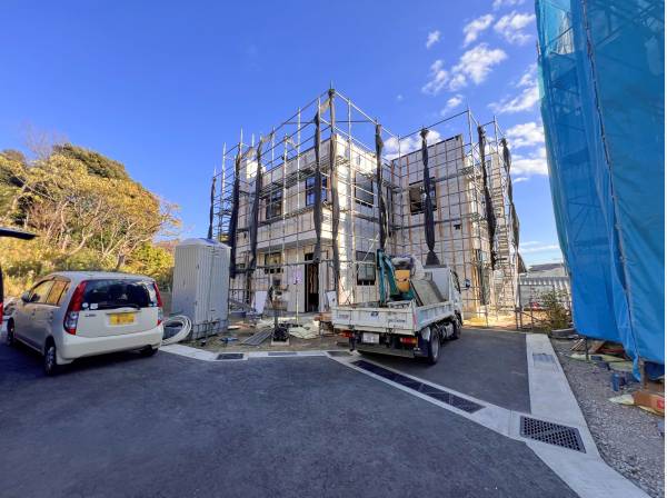 前面道路も広く駐車もしやすいです