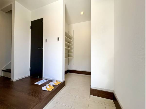 玄関にはシューズインクローゼットを完備