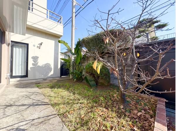 ちょっとしたお庭スペースもございます♪