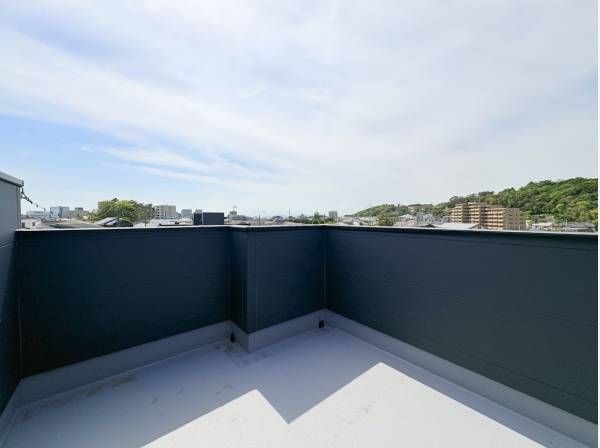 ルーフバルコニーでアウトドアを楽しめそうです
