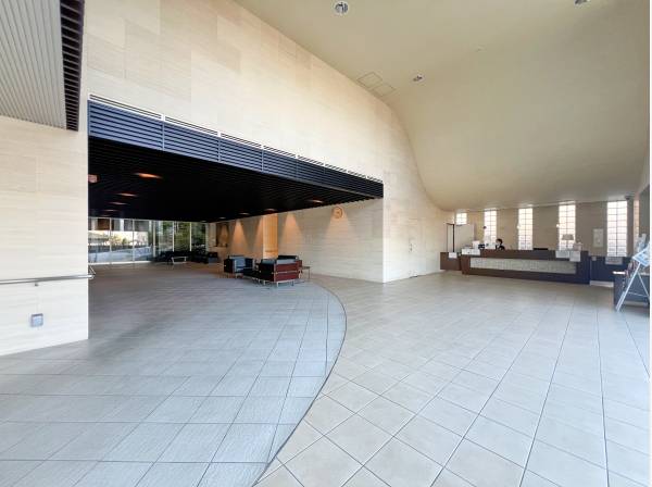 ロビーはコンシェルジュ付き