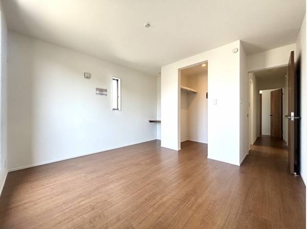 洋室は2階に4部屋ございます