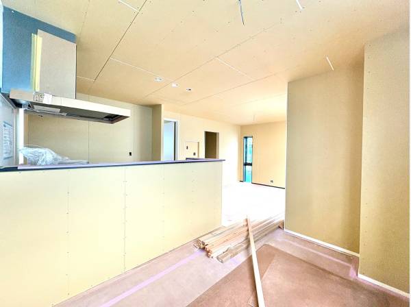2階に配置された約15.2帖のLDK空間。ただいま建築中です