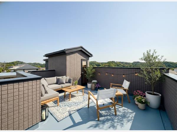 ※同社施工例(ルーフバルコニー)家具などはイメージです