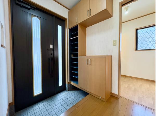 収納が豊富な玄関ホール