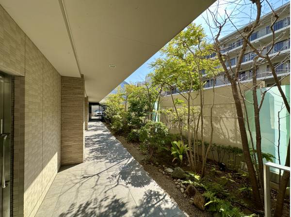 緑豊かな共有通路